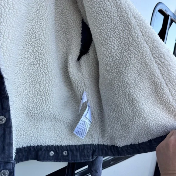 Womens Sherpa lined Levi’s Corduroy Jacket - Picture 6 of 8